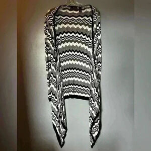 Black & White ZigZag Pattern Oblong Casual Sweater Size M